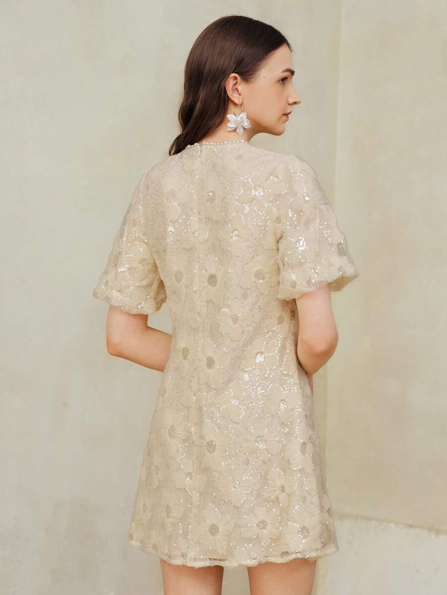 Vestido Mini Premium com Detalhes em Pérolas e Lantejoulas