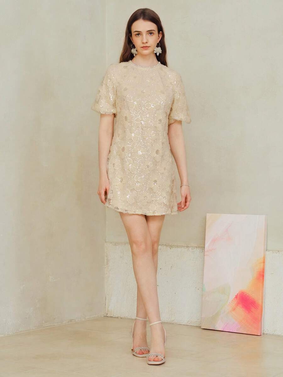 Vestido Mini Premium com Detalhes em Pérolas e Lantejoulas