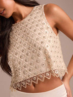 Cropped Feminino Elegante com Flores Aplicadas e Contas