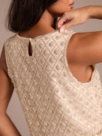 Cropped Feminino Elegante com Flores Aplicadas e Contas