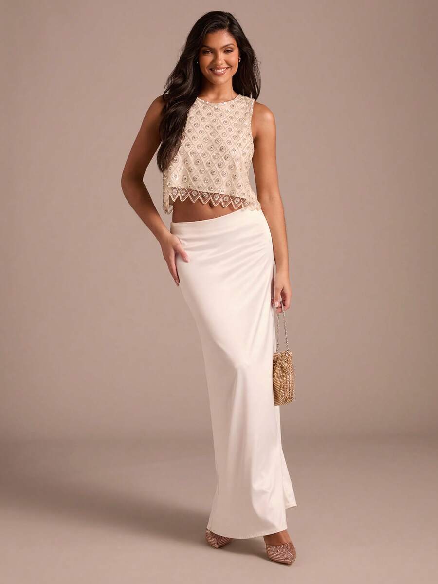 Cropped Feminino Elegante com Flores Aplicadas e Contas