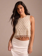 Cropped Feminino Elegante com Flores Aplicadas e Contas